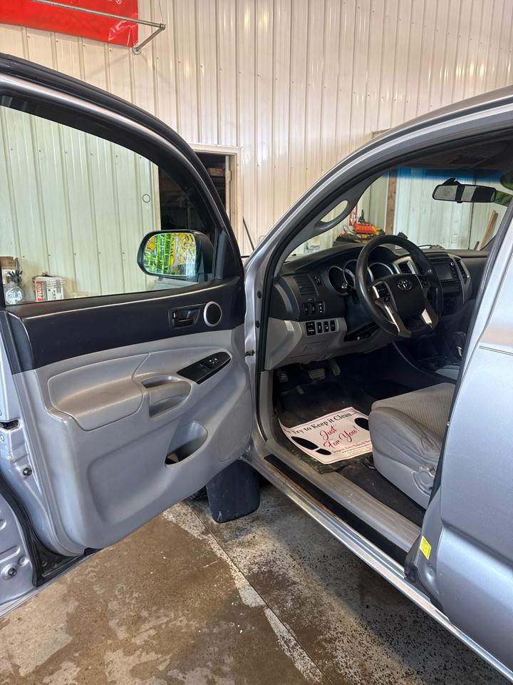 Toyota Tacoma 4WD Access Cab V6 AT (Natl) 2015