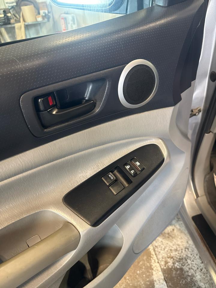 Toyota Tacoma 4WD Access Cab V6 AT (Natl) 2015