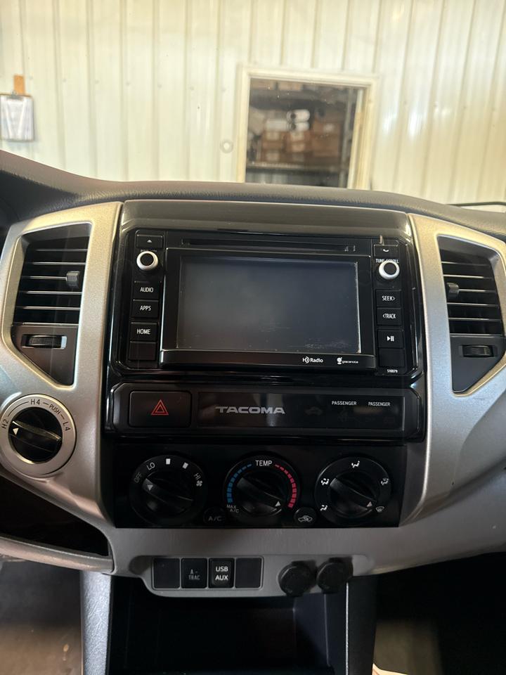 Toyota Tacoma 4WD Access Cab V6 AT (Natl) 2015