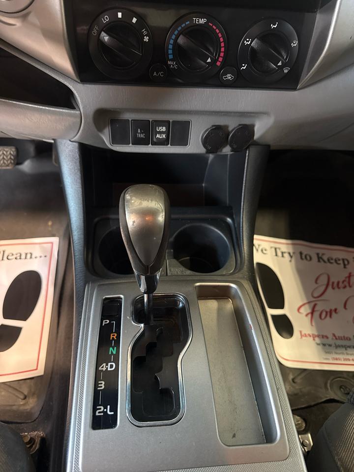 Toyota Tacoma 4WD Access Cab V6 AT (Natl) 2015