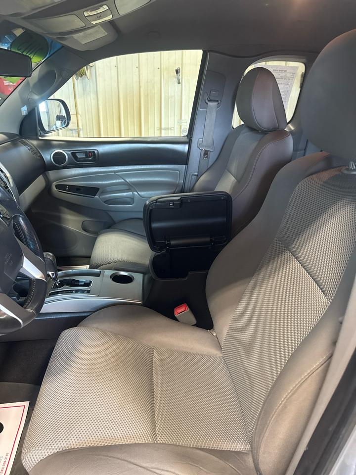 Toyota Tacoma 4WD Access Cab V6 AT (Natl) 2015