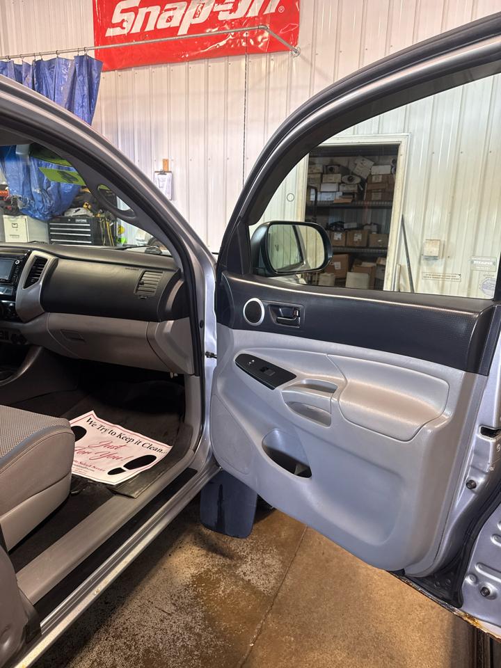 Toyota Tacoma 4WD Access Cab V6 AT (Natl) 2015