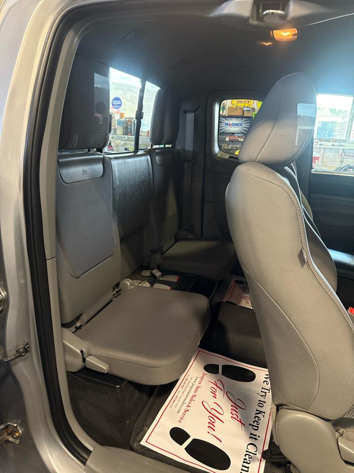 Toyota Tacoma 4WD Access Cab V6 AT (Natl) 2015