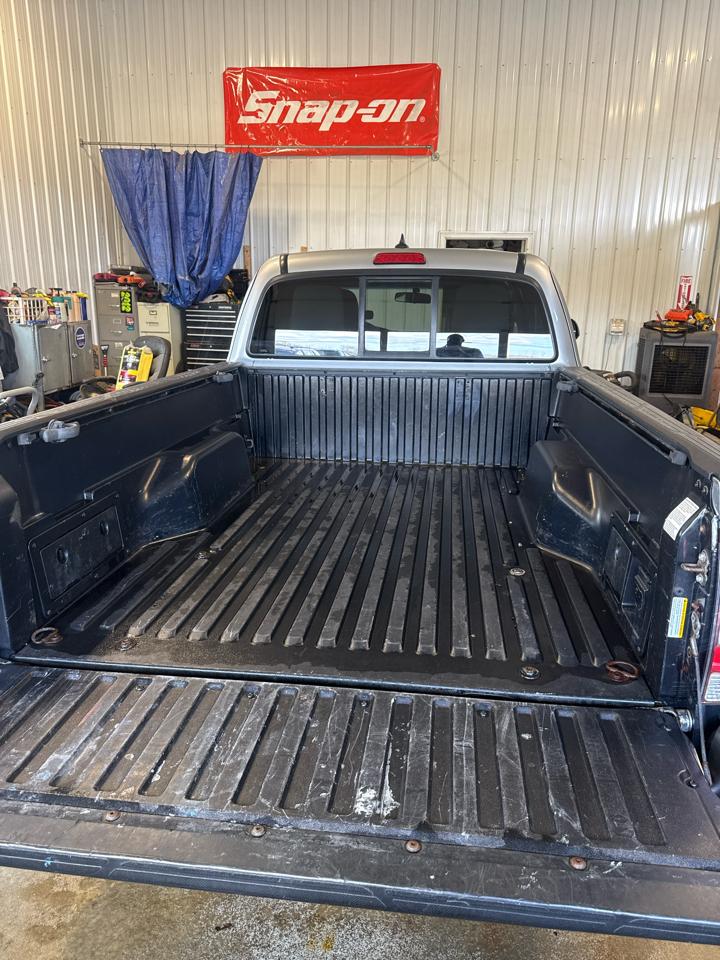 Toyota Tacoma 4WD Access Cab V6 AT (Natl) 2015