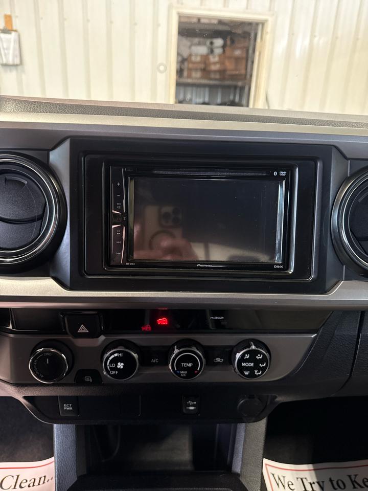 Toyota Tacoma 4WD Double Cab LB V6 AT TRD Off Road (Natl) 2016