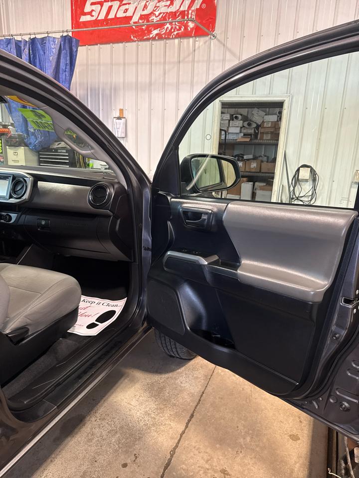 Toyota Tacoma 4WD Double Cab LB V6 AT TRD Off Road (Natl) 2016