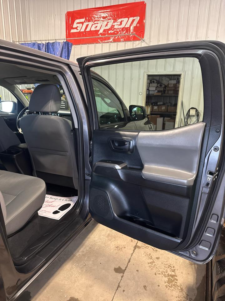 Toyota Tacoma 4WD Double Cab LB V6 AT TRD Off Road (Natl) 2016