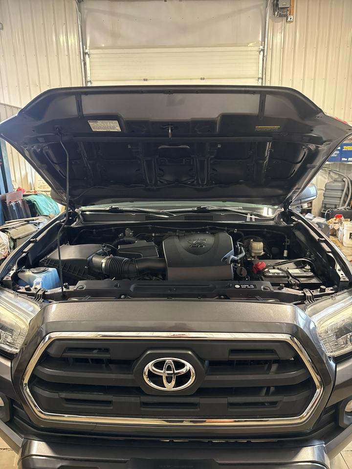 Toyota Tacoma 4WD Double Cab LB V6 AT TRD Off Road (Natl) 2016