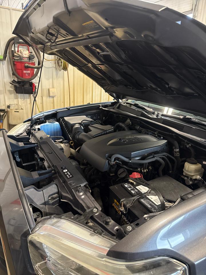 Toyota Tacoma 4WD Double Cab LB V6 AT TRD Off Road (Natl) 2016