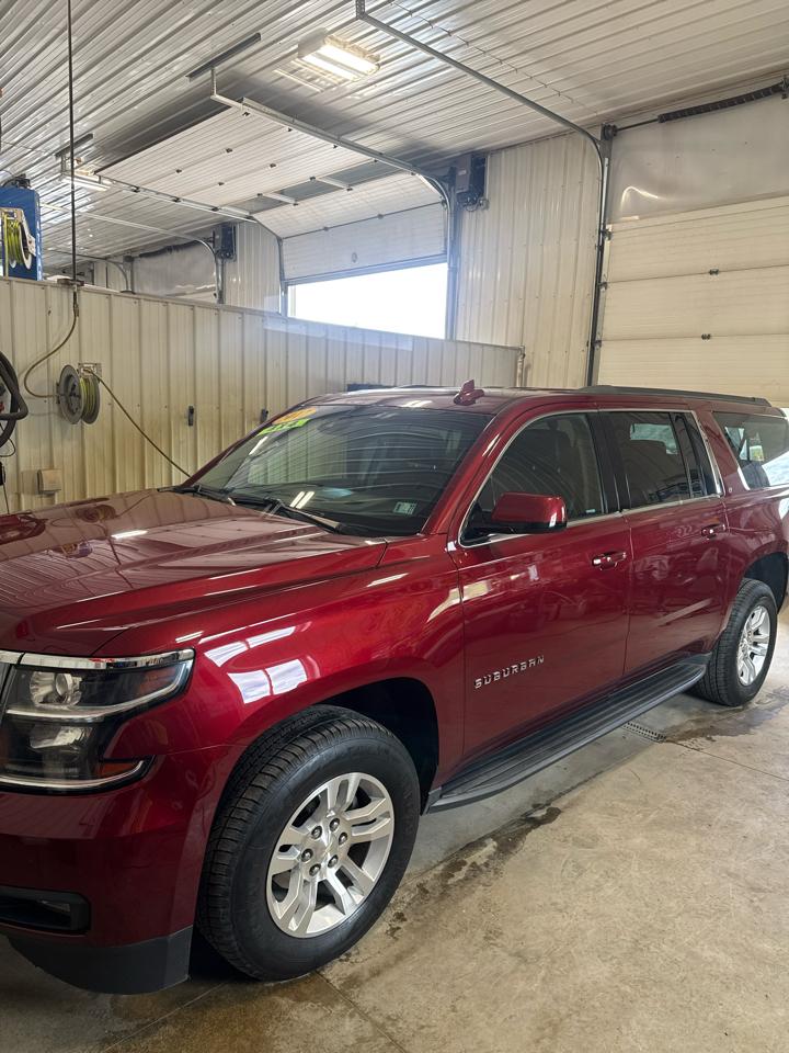Chevrolet Suburban 4WD 4dr 1500 LT 2017