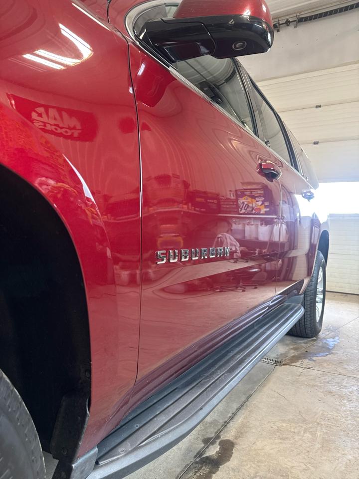 Chevrolet Suburban 4WD 4dr 1500 LT 2017