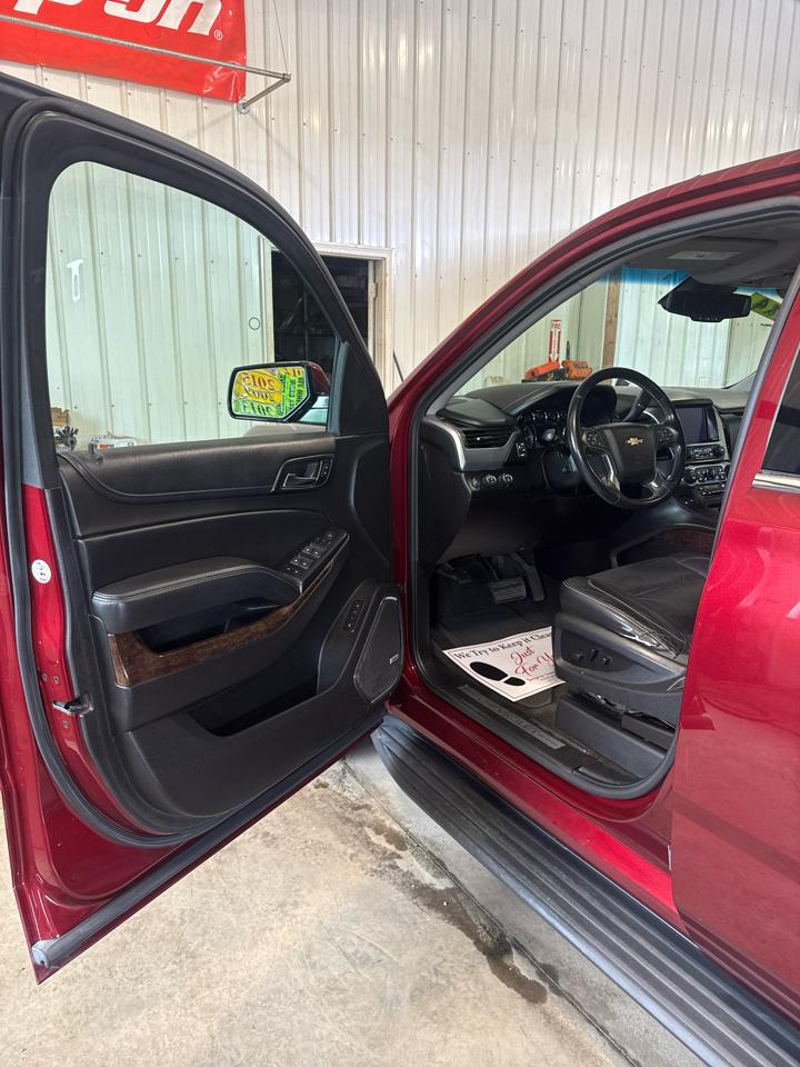 Chevrolet Suburban 4WD 4dr 1500 LT 2017