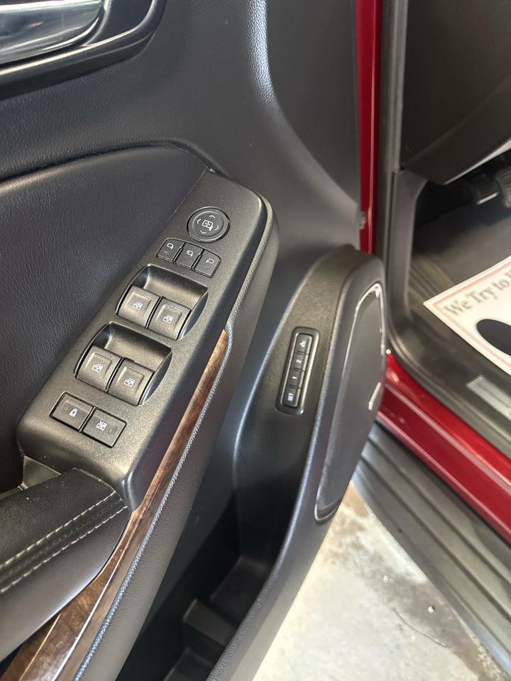 Chevrolet Suburban 4WD 4dr 1500 LT 2017