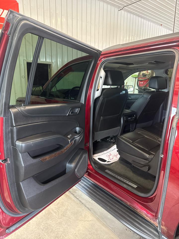 Chevrolet Suburban 4WD 4dr 1500 LT 2017