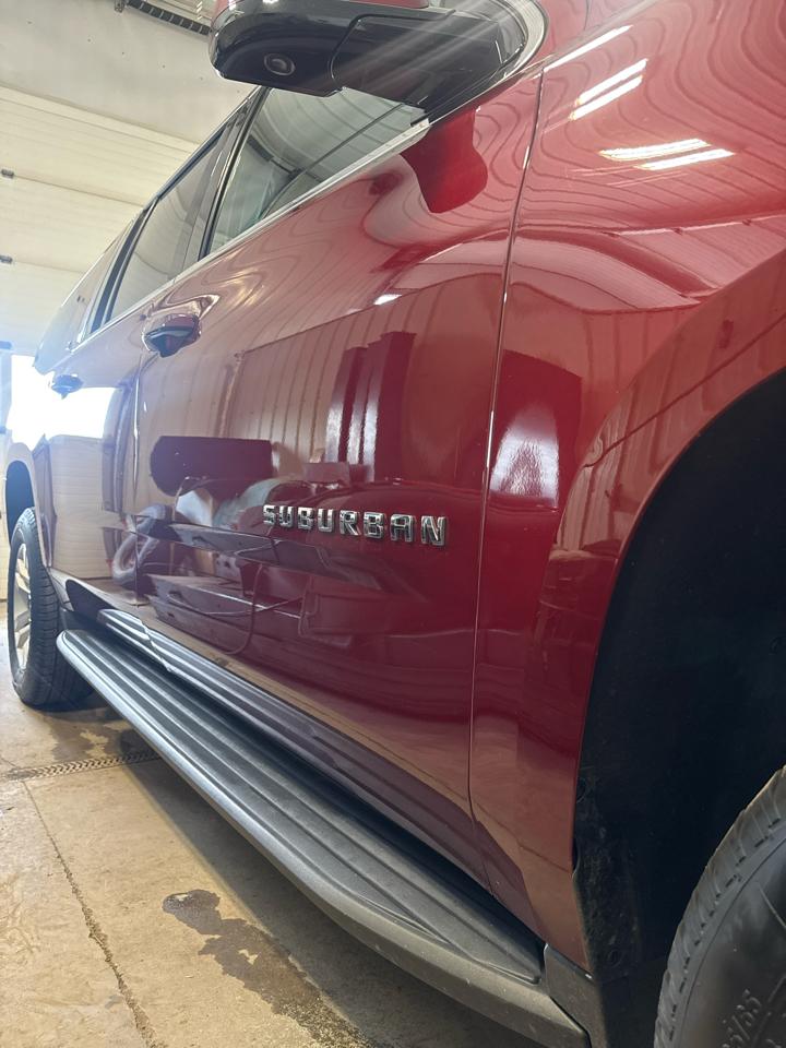 Chevrolet Suburban 4WD 4dr 1500 LT 2017