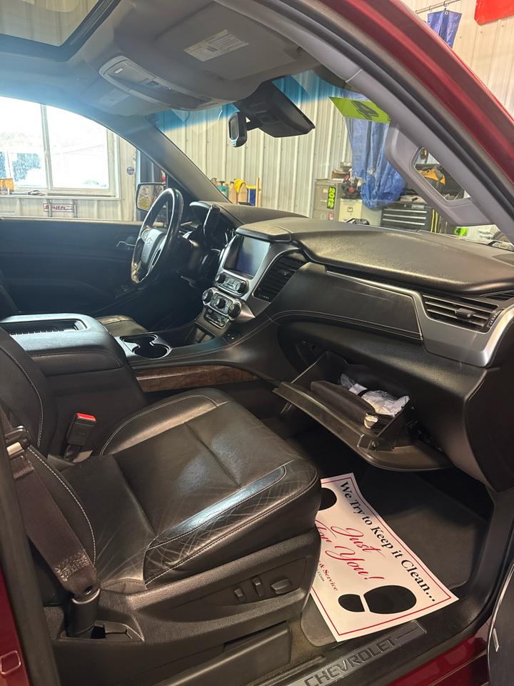 Chevrolet Suburban 4WD 4dr 1500 LT 2017