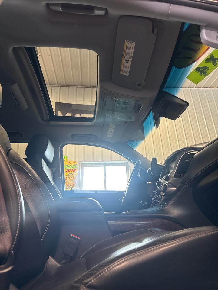 Chevrolet Suburban 4WD 4dr 1500 LT 2017
