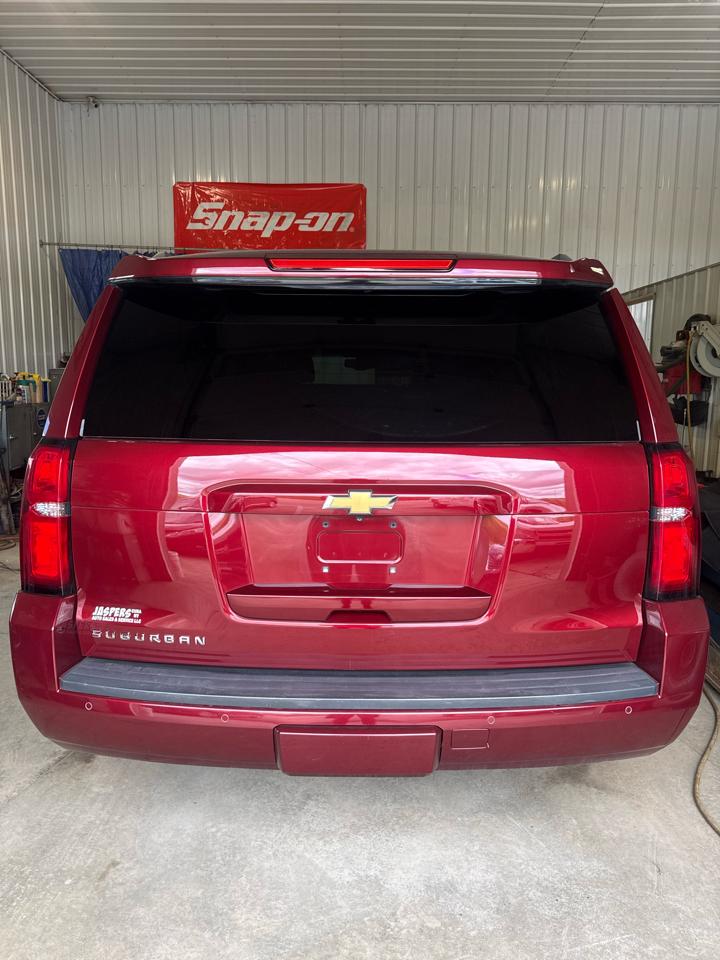Chevrolet Suburban 4WD 4dr 1500 LT 2017