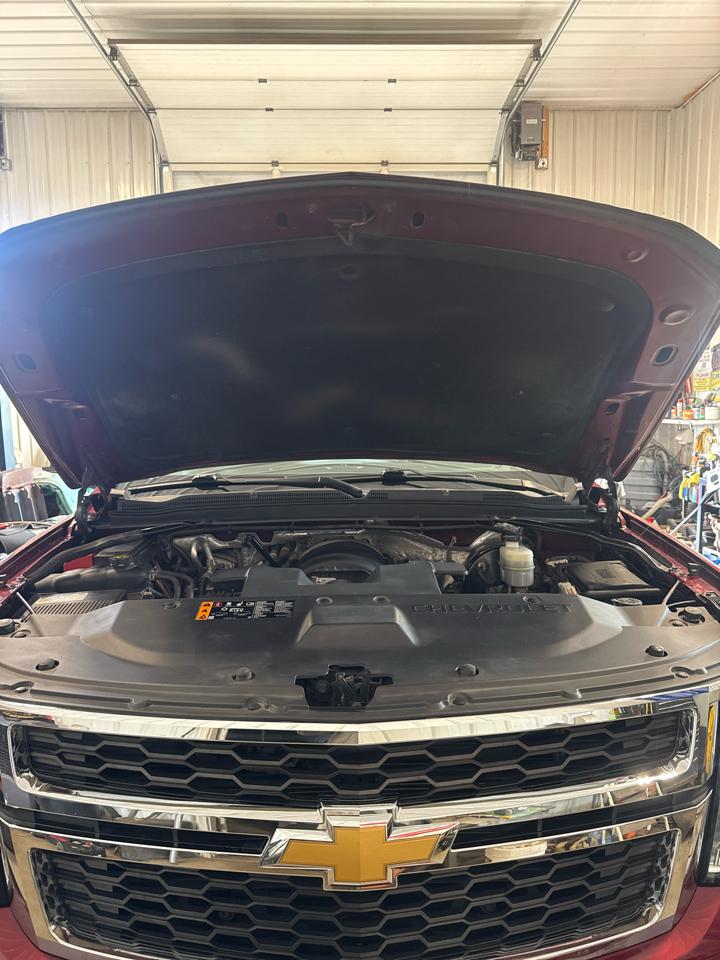 Chevrolet Suburban 4WD 4dr 1500 LT 2017