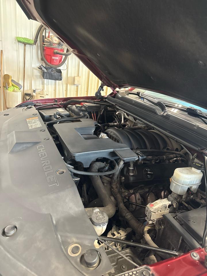 Chevrolet Suburban 4WD 4dr 1500 LT 2017