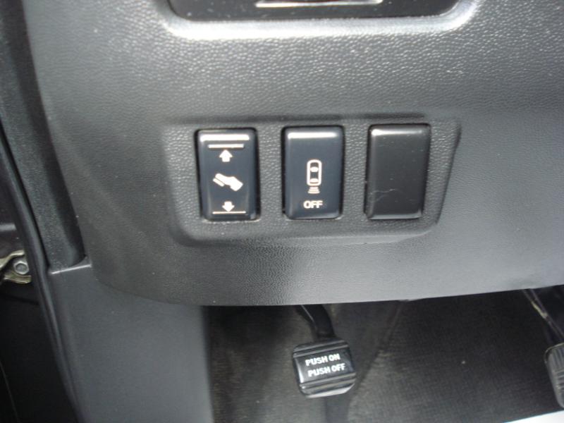 Nissan Titan PRO-4X Crew Cab 4WD SWB 2010 Nissan Titan PRO-4X Crew Cab 4WD SWB 2010