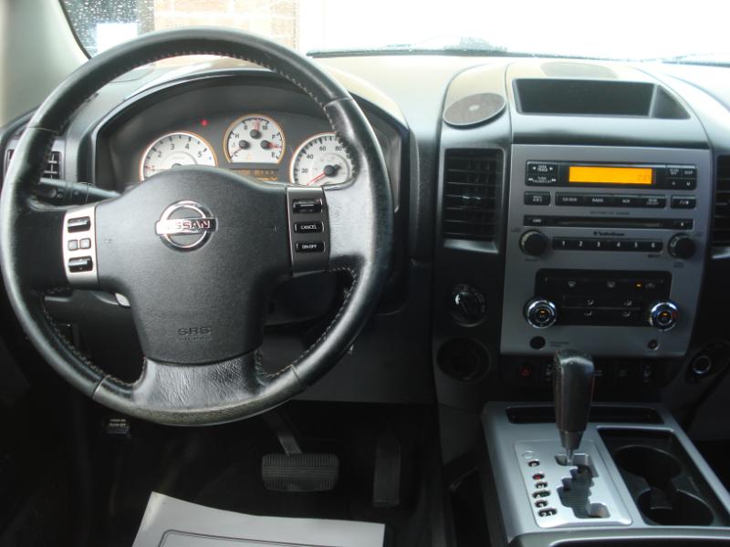 Nissan Titan PRO-4X Crew Cab 4WD SWB 2010 Nissan Titan PRO-4X Crew Cab 4WD SWB 2010