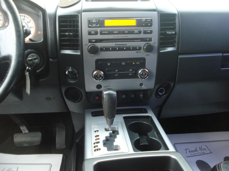 Nissan Titan PRO-4X Crew Cab 4WD SWB 2010 Nissan Titan PRO-4X Crew Cab 4WD SWB 2010