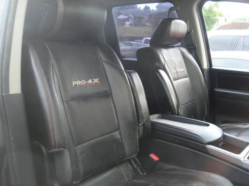 Nissan Titan PRO-4X Crew Cab 4WD SWB 2010 Nissan Titan PRO-4X Crew Cab 4WD SWB 2010