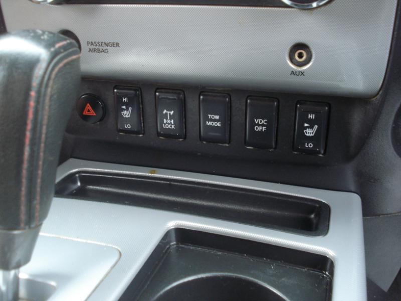 Nissan Titan PRO-4X Crew Cab 4WD SWB 2010 Nissan Titan PRO-4X Crew Cab 4WD SWB 2010