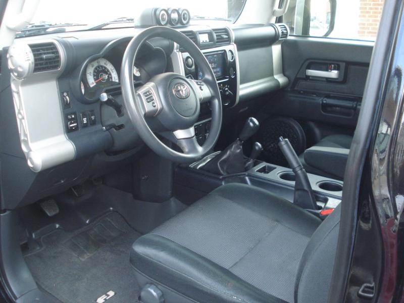 Toyota FJ Cruiser 4WD MT 2011 Toyota FJ Cruiser 4WD MT 2011