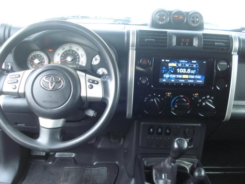 Toyota FJ Cruiser 4WD MT 2011 Toyota FJ Cruiser 4WD MT 2011