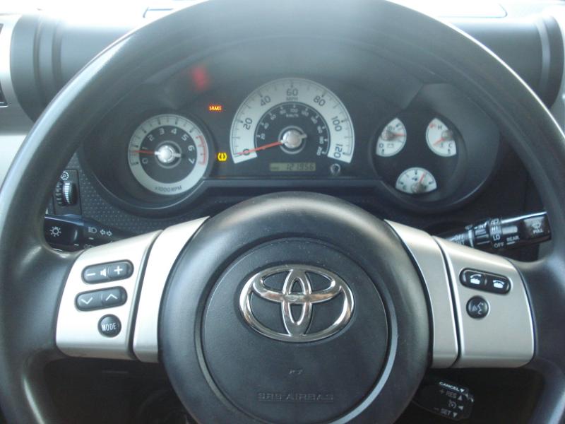 Toyota FJ Cruiser 4WD MT 2011 Toyota FJ Cruiser 4WD MT 2011