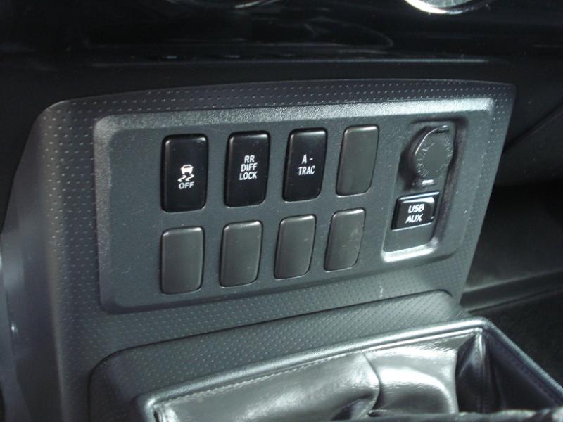 Toyota FJ Cruiser 4WD MT 2011 Toyota FJ Cruiser 4WD MT 2011