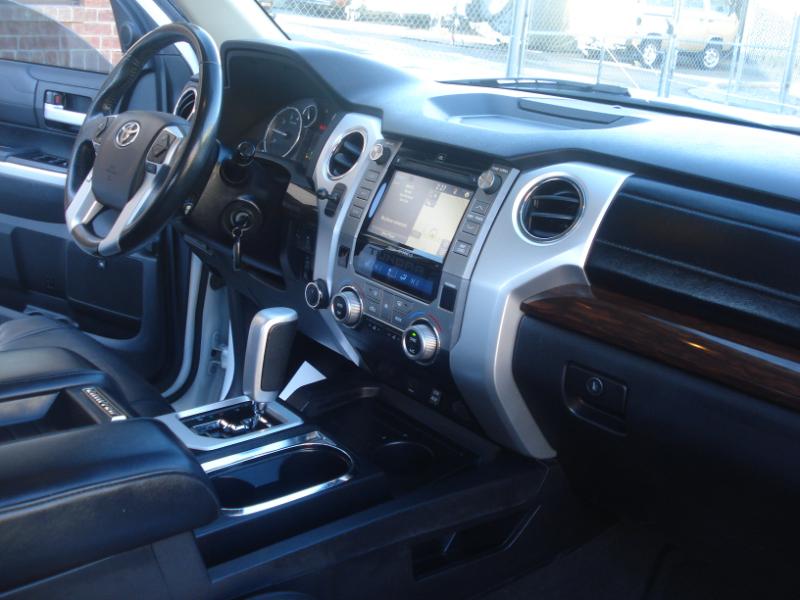 Toyota Tundra Limited 5.7L CrewMax 4WD 2016