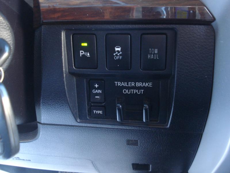 Toyota Tundra Limited 5.7L CrewMax 4WD 2016