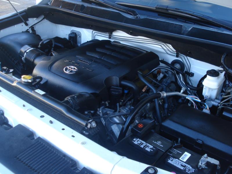 Toyota Tundra Limited 5.7L CrewMax 4WD 2016