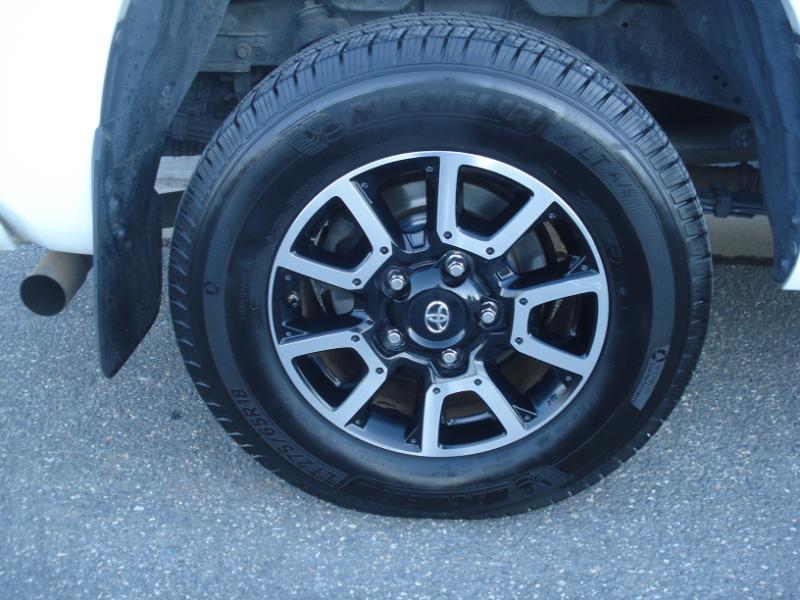 Toyota Tundra Limited 5.7L CrewMax 4WD 2016