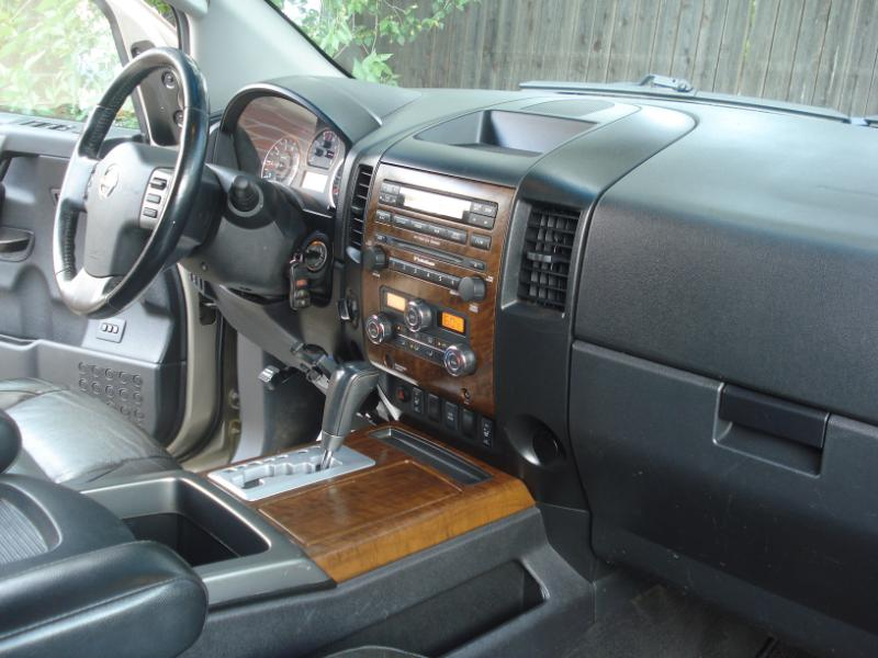 Nissan Titan LE Crew Cab 4WD SWB 2008