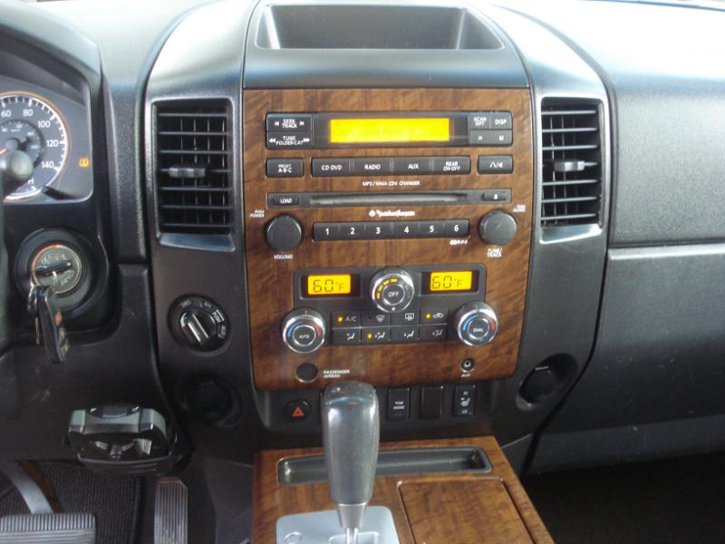 Nissan Titan LE Crew Cab 4WD SWB 2008