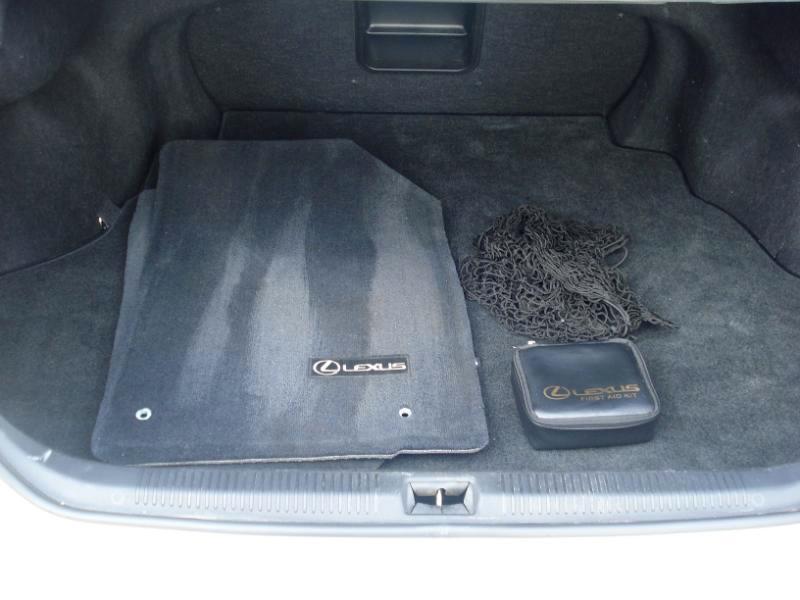 Lexus ES photo 21