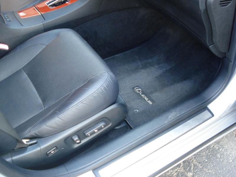 Lexus ES photo 24