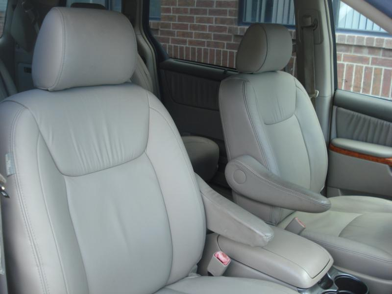 Toyota Sienna XLE Limited FWD 2008