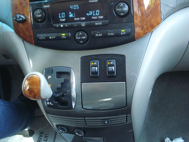 Toyota Sienna XLE Limited FWD 2008