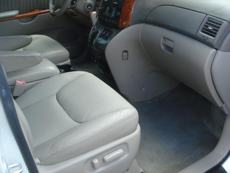 Toyota Sienna XLE Limited FWD 2008