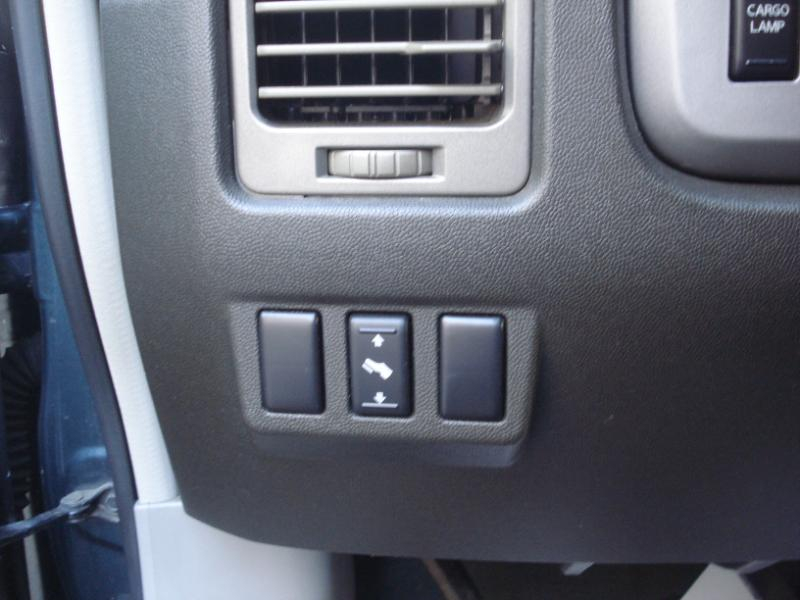 Nissan Titan SE Crew Cab 2WD 2004