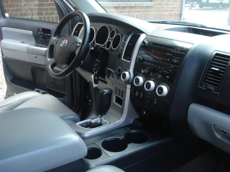 Toyota Sequoia SR5 5.7L 4WD 2012