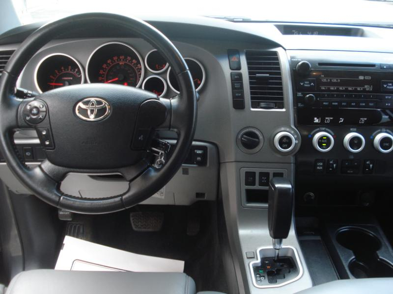 Toyota Sequoia SR5 5.7L 4WD 2012