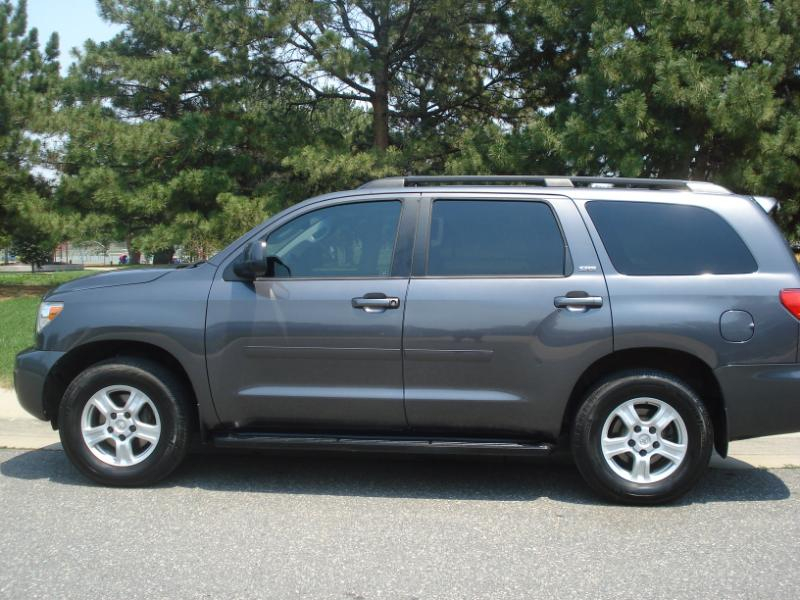 Toyota Sequoia SR5 5.7L 4WD 2012