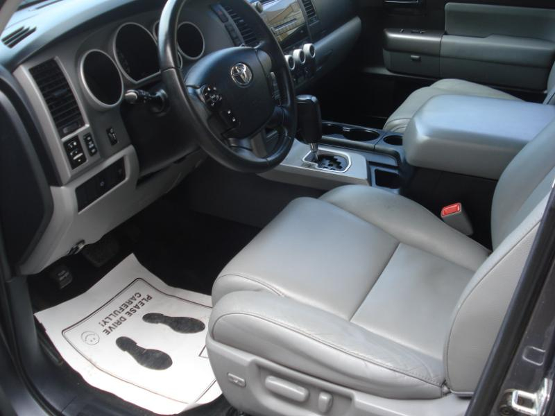 Toyota Sequoia SR5 5.7L 4WD 2012