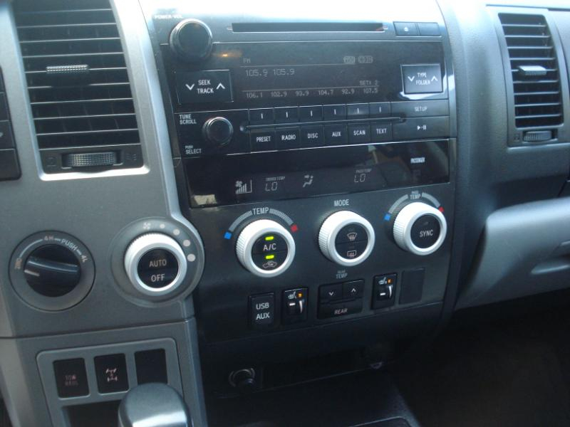 Toyota Sequoia SR5 5.7L 4WD 2012